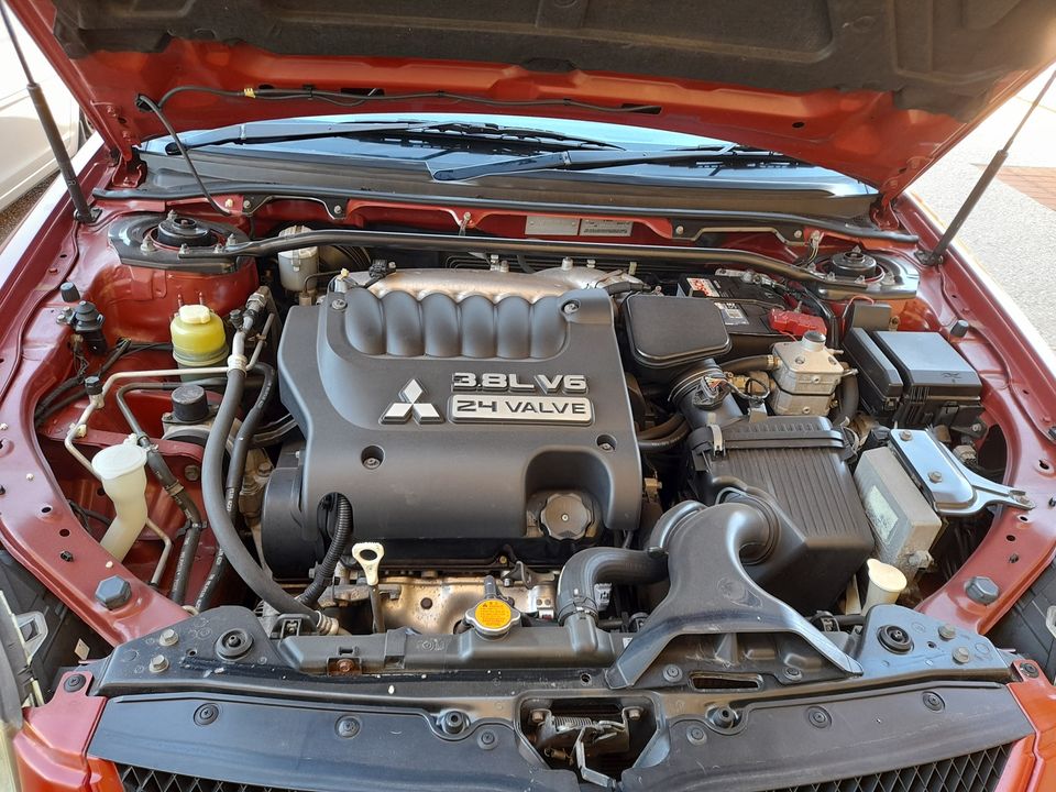 Mitsubishi wrecker engine