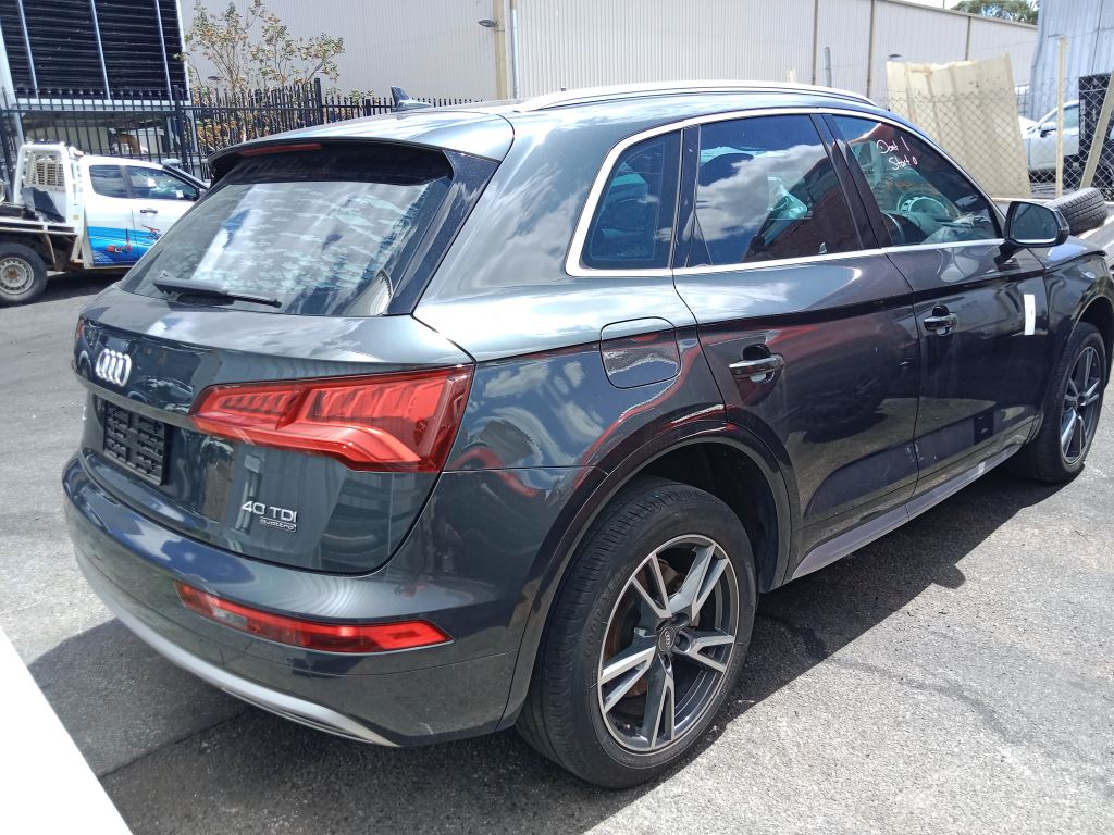 Audi Q5 2020 Grey Wrecking