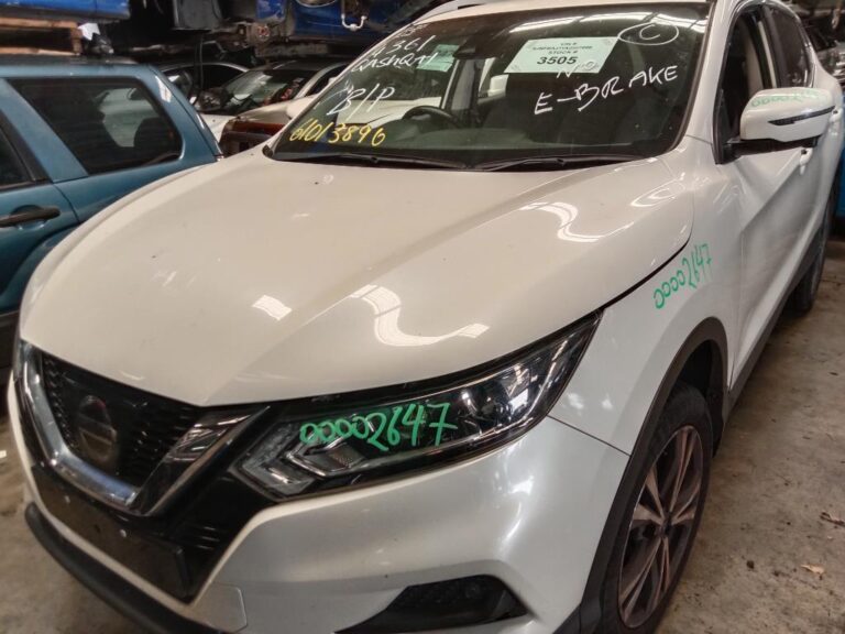 Nissan Qashqai 2018 white wrecking