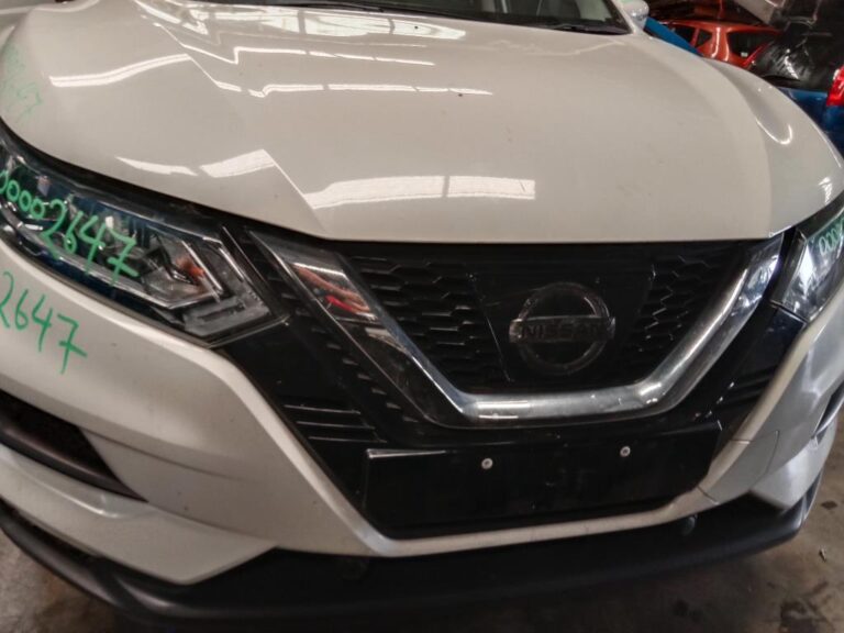 Nissan Qashqai 2018 white wrecking