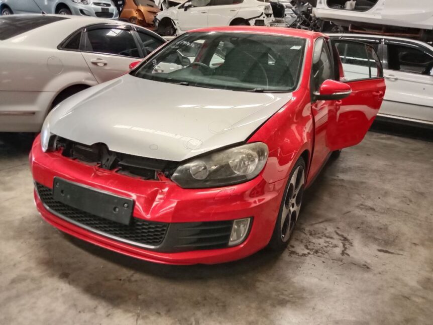 Volkswagen golf GTI 2011 Red Wrecking