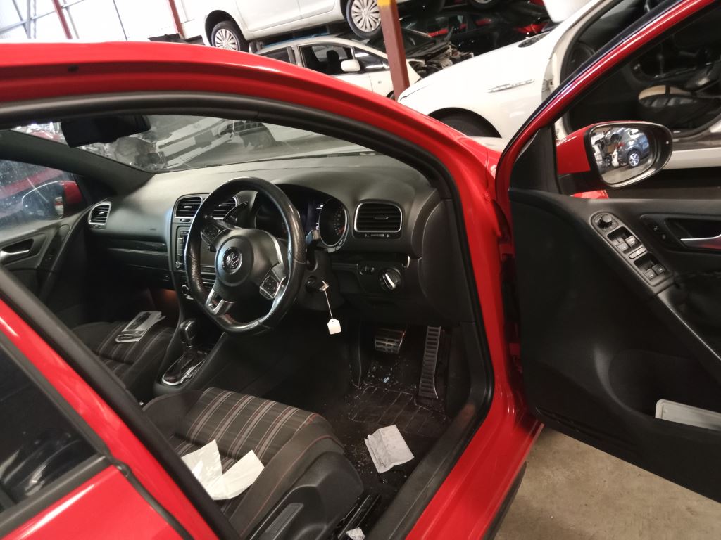 Volkswagen golf GTI 2011 Red Wrecking