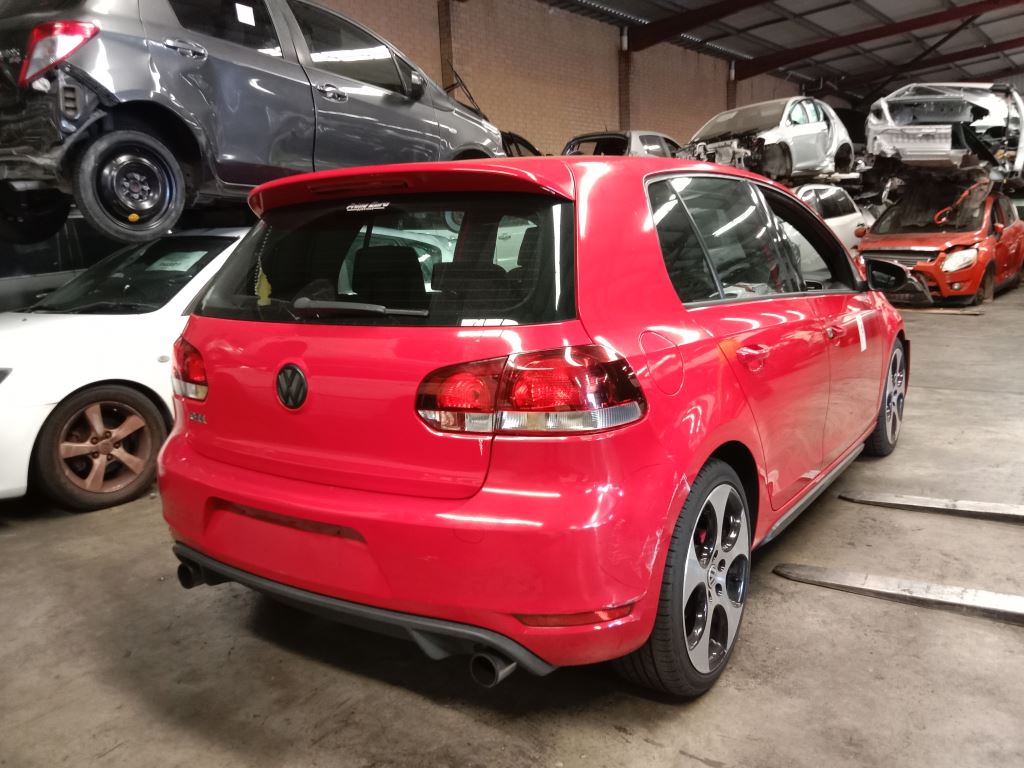 Volkswagen golf GTI 2011 Red Wrecking