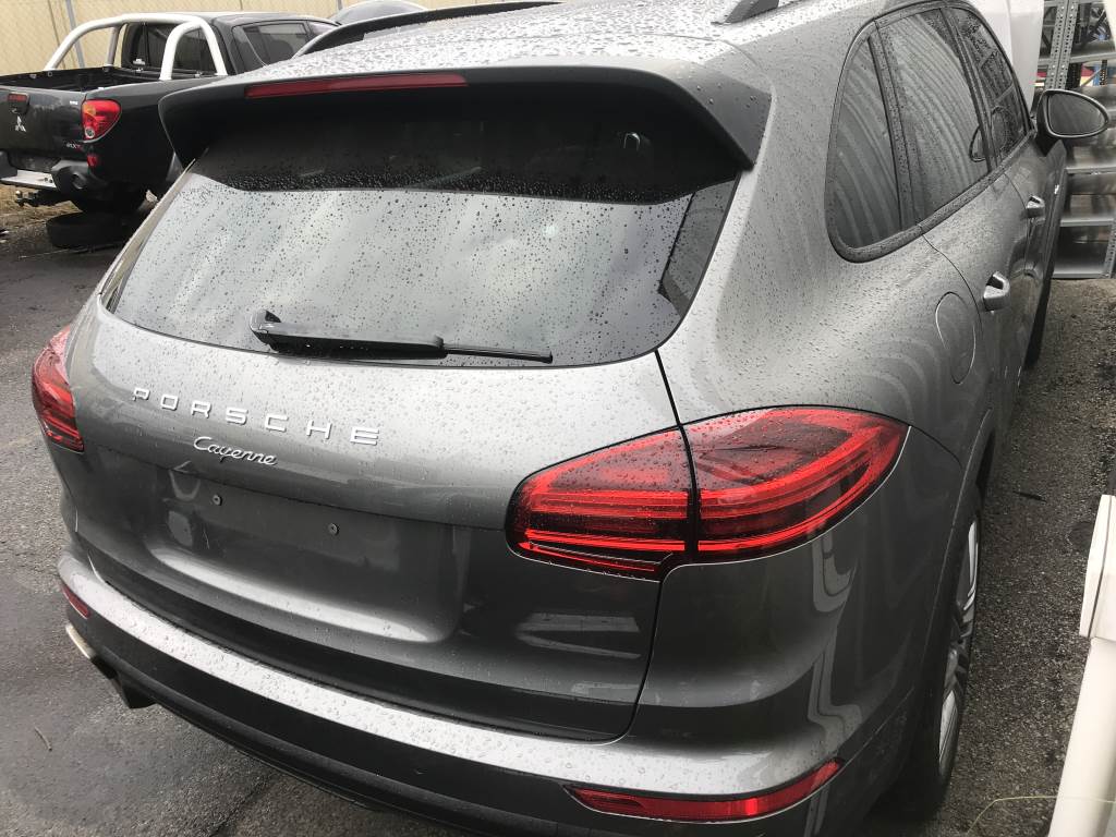 Porsche cayennes 2015 gray wrecking