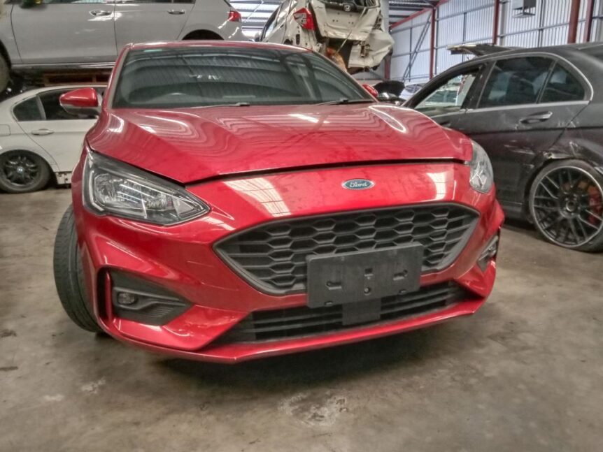 Ford Focus 2019 Red Wrecking
