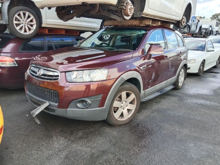 Holden captiv 2012 maroon Wrecking