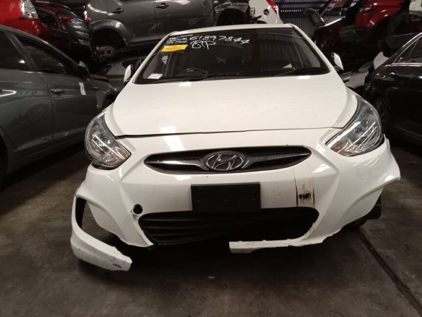 Hyundai accent 2014 White Wrecking
