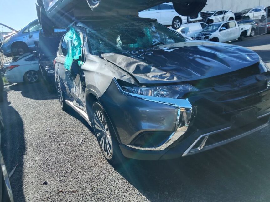 Mitsubishi outlander 2019 Grey Wrecking