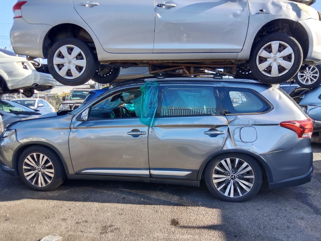 Mitsubishi outlander 2019 Grey Wrecking