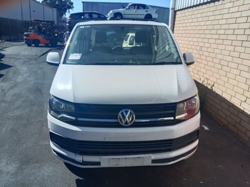 Volkswagen transporter 2019 White Wrecking