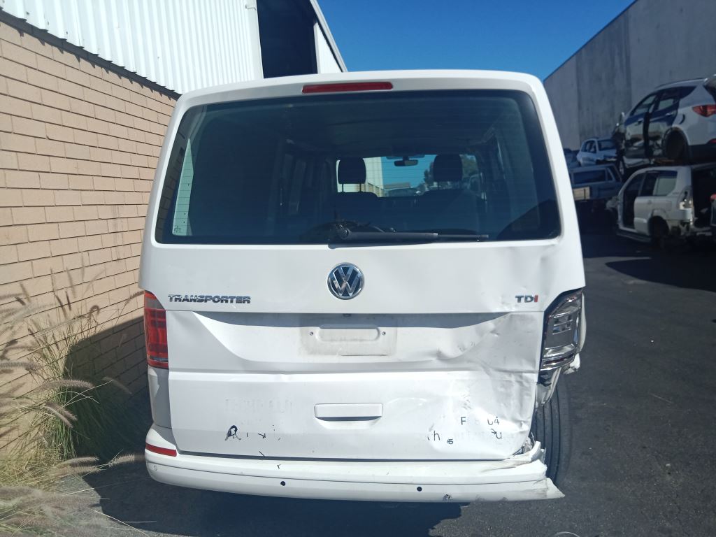 Volkswagen transporter 2019 White Wrecking
