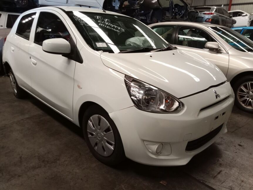 Mitsubishi mirage 2013 White Wrecking