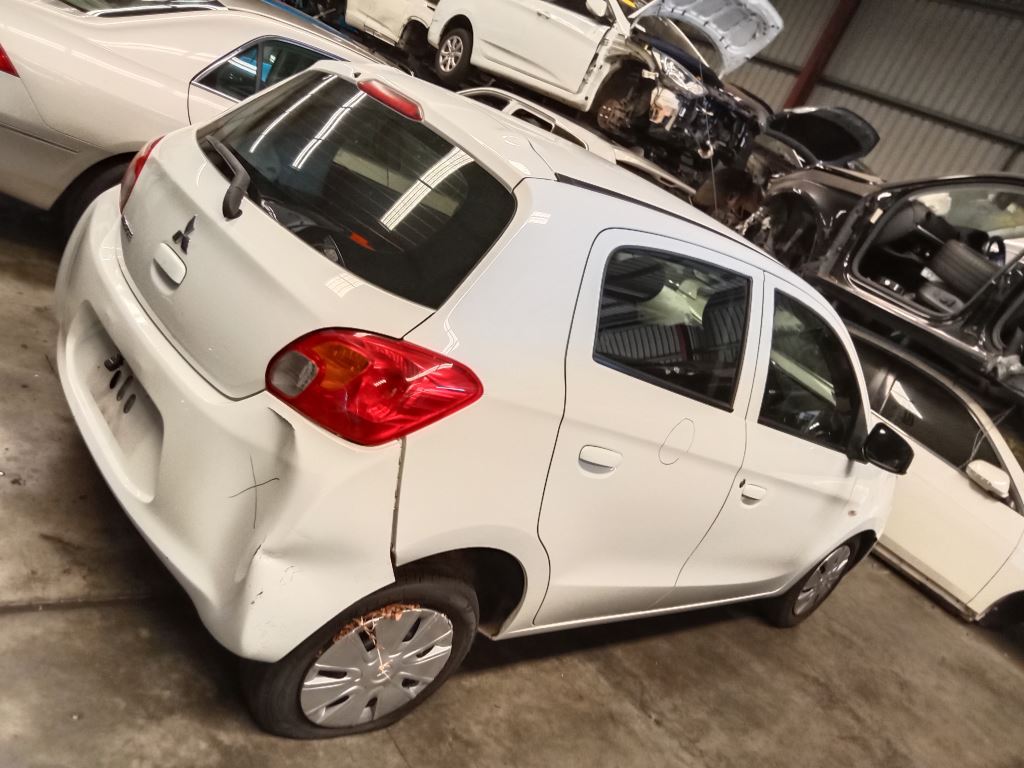 Mitsubishi mirage 2013 White Wrecking
