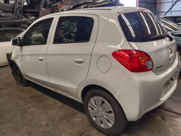 Mitsubishi mirage 2013 White Wrecking