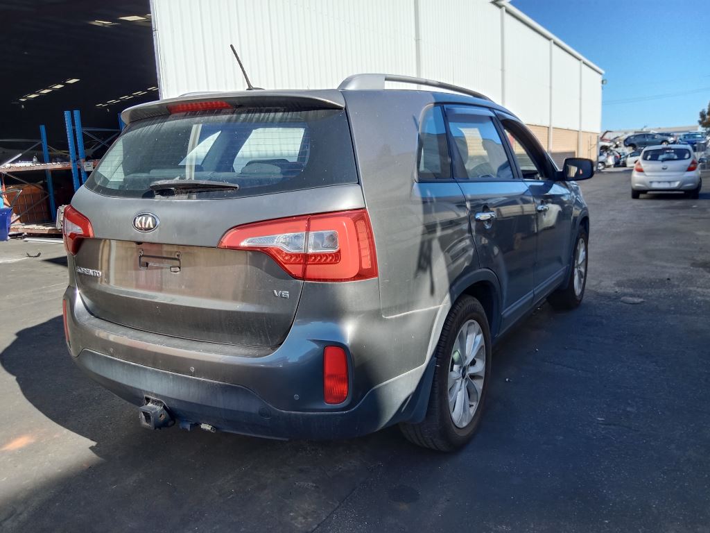Kia Sorento 2014 Grey Wrecking