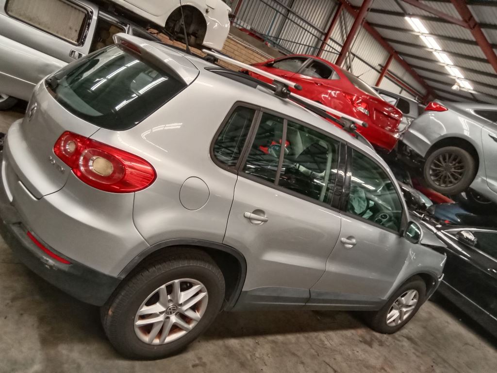 Volkswagen Tiguan 2010 Silver Wrecking