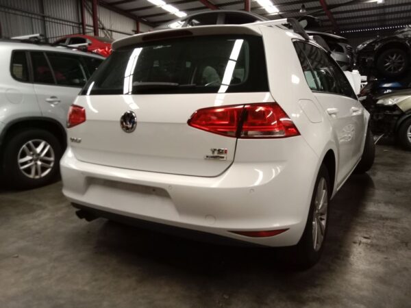 Volkswagen golf 2014 White Wrecking
