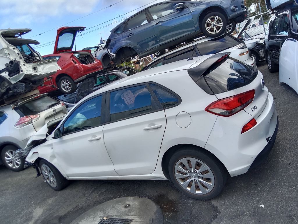 Hyundai i30 2018 White Wrecking