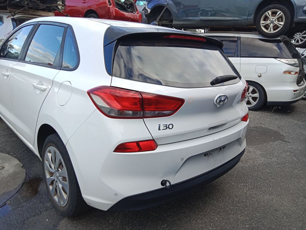 Hyundai i30 2018 White Wrecking