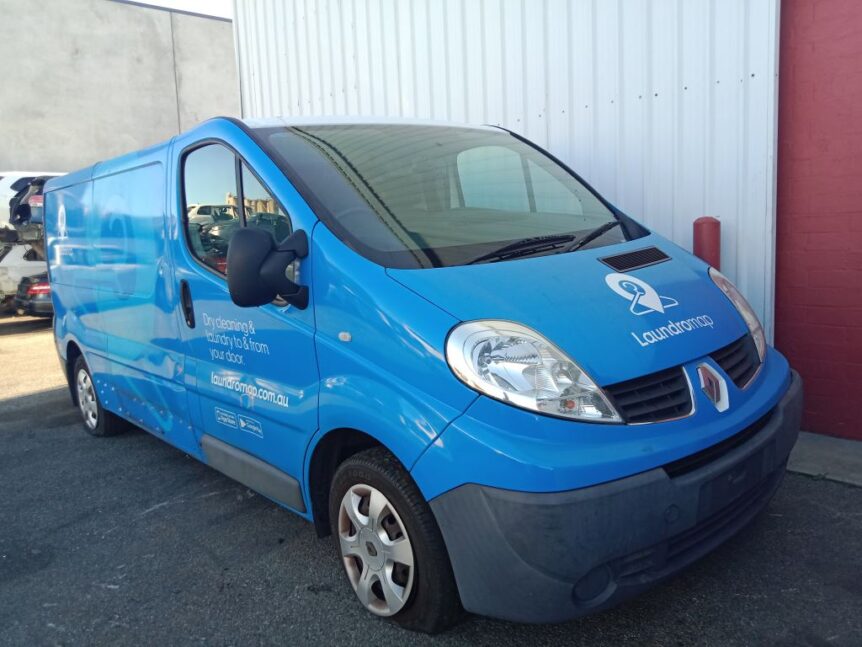 Renault Trafic 2014 Blue Wrecking
