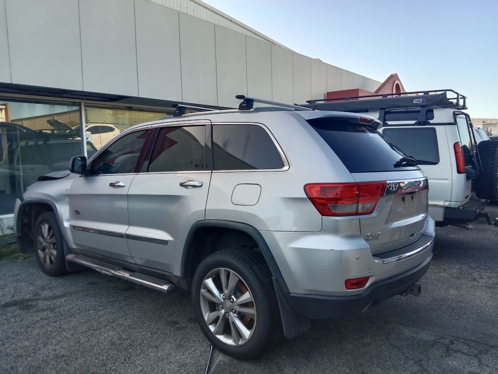Jeep Grand Cherokee 2011 Silver Wrecking