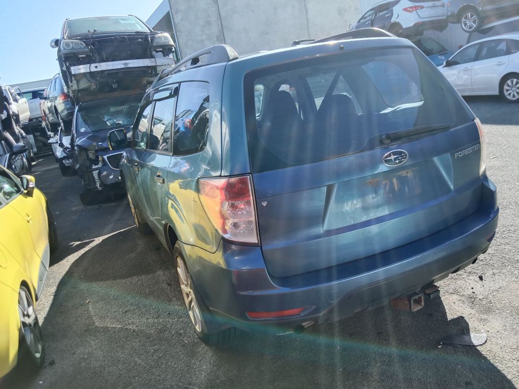Subaru Forester 2010 Blue Wrecking