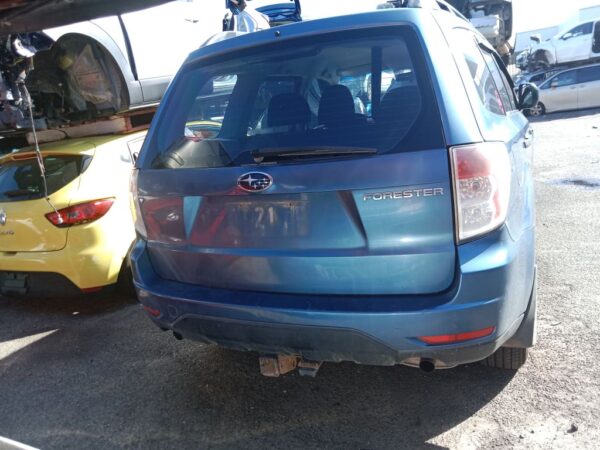 Subaru Forester 2010 Blue Wrecking