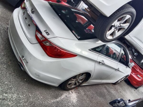 Hyundai i45 2011 White Wrecking