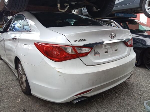 Hyundai i45 2011 White Wrecking