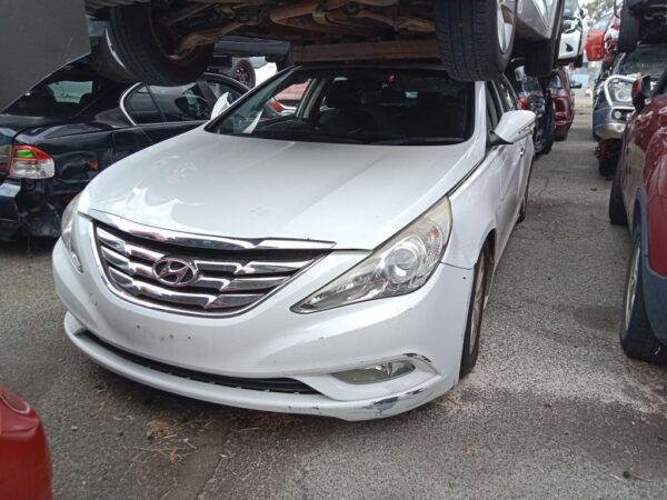 Hyundai i45 2011 White Wrecking
