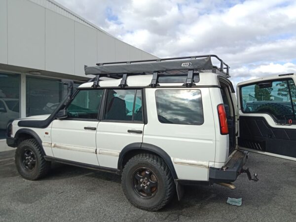 Land Rover Discovery 2004 White Wrecking