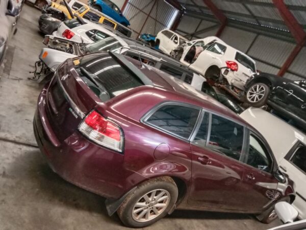 Holden Commodore evoke 2014 maroon Wrecking
