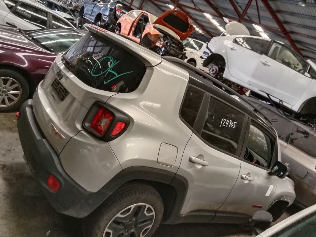 Jeep Renegade 2016 Silver Wrecking
