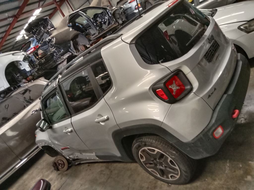 Jeep Renegade 2016 Silver Wrecking