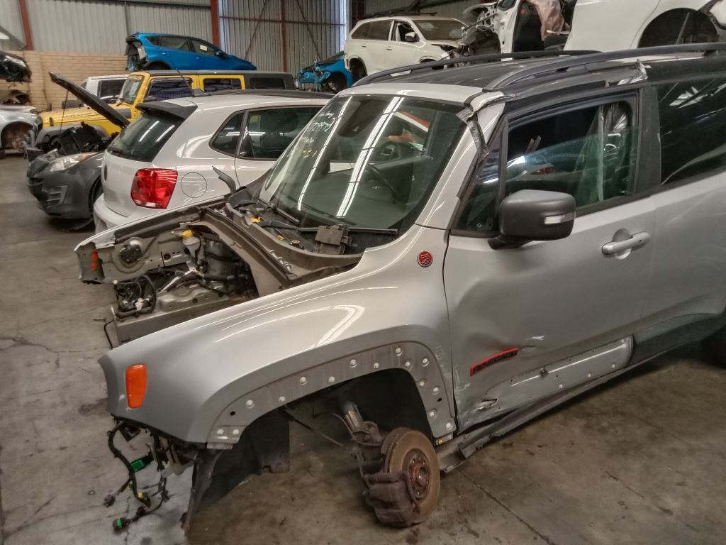 Jeep Renegade 2016 Silver Wrecking