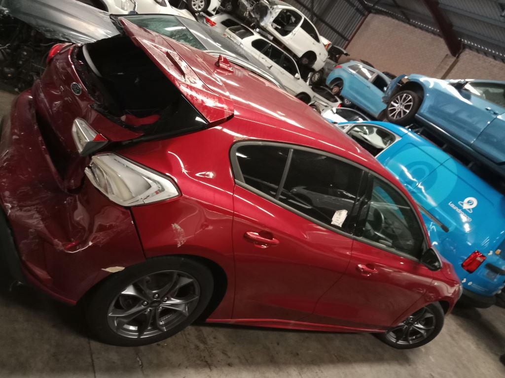 Ford Focus 2019 Red Wrecking
