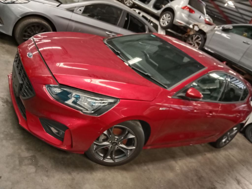 Ford Focus 2019 Red Wrecking