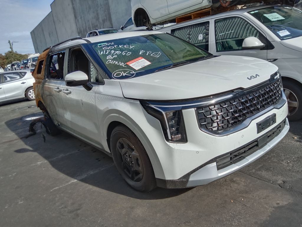 Kia carnival 2025 White Wrecking