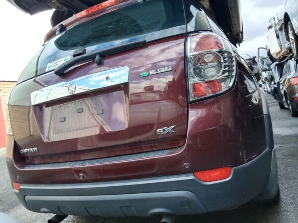 Holden captiv 2012 maroon Wrecking