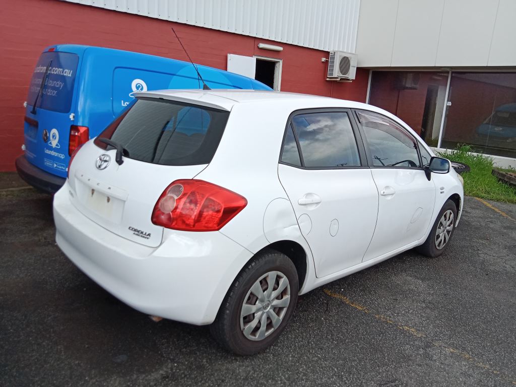 Toyota corolla hatchback 2008 White Wrecking