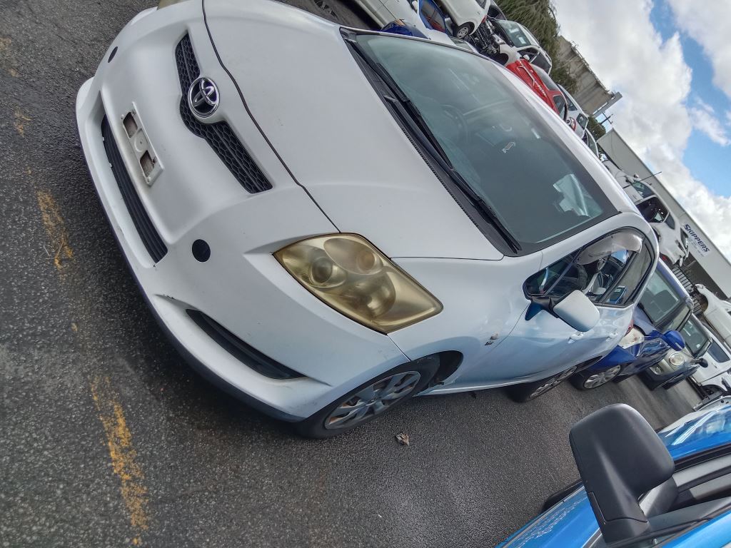 Toyota corolla hatchback 2008 White Wrecking
