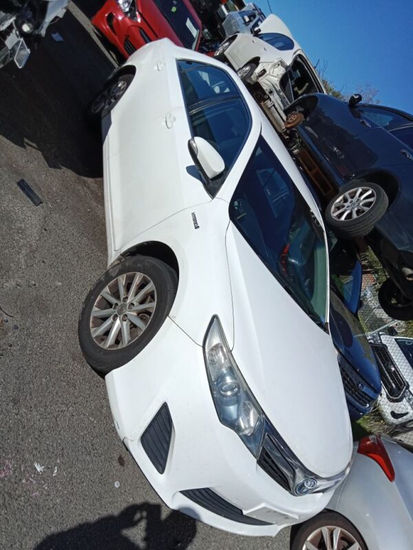 Toyota Camry Hybrid 2012 White Wrecking