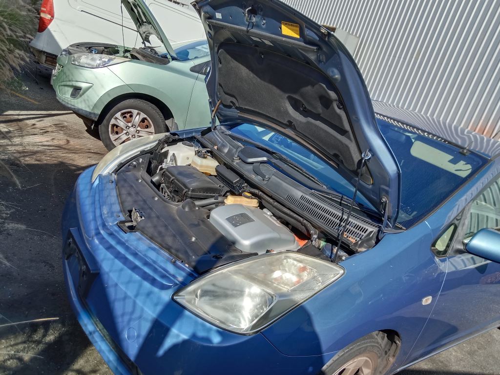 Toyota Prius Hybrid 2004 Blue Wrecking