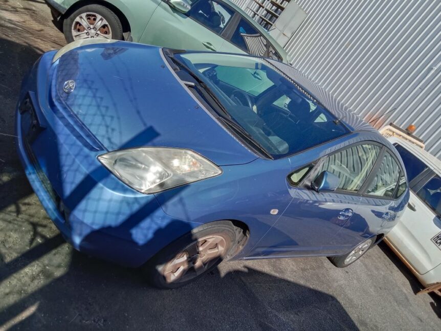 Toyota Prius Hybrid 2004 Blue Wrecking