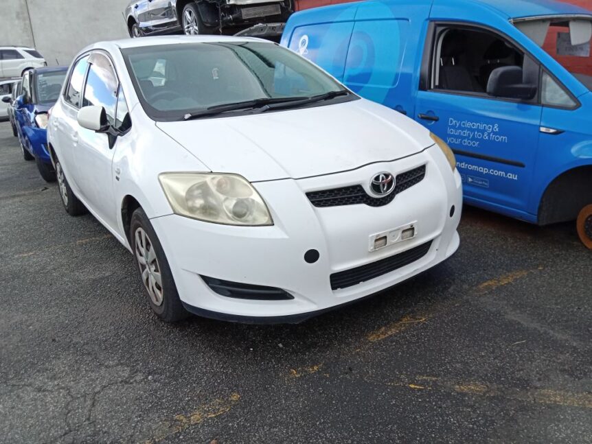 Toyota corolla hatchback 2008 White Wrecking