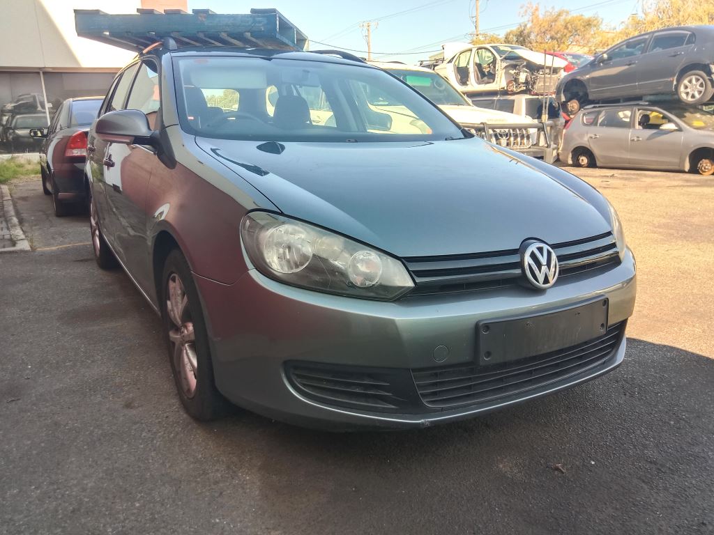 Volkswagen golf 2012 Grey Wrecking