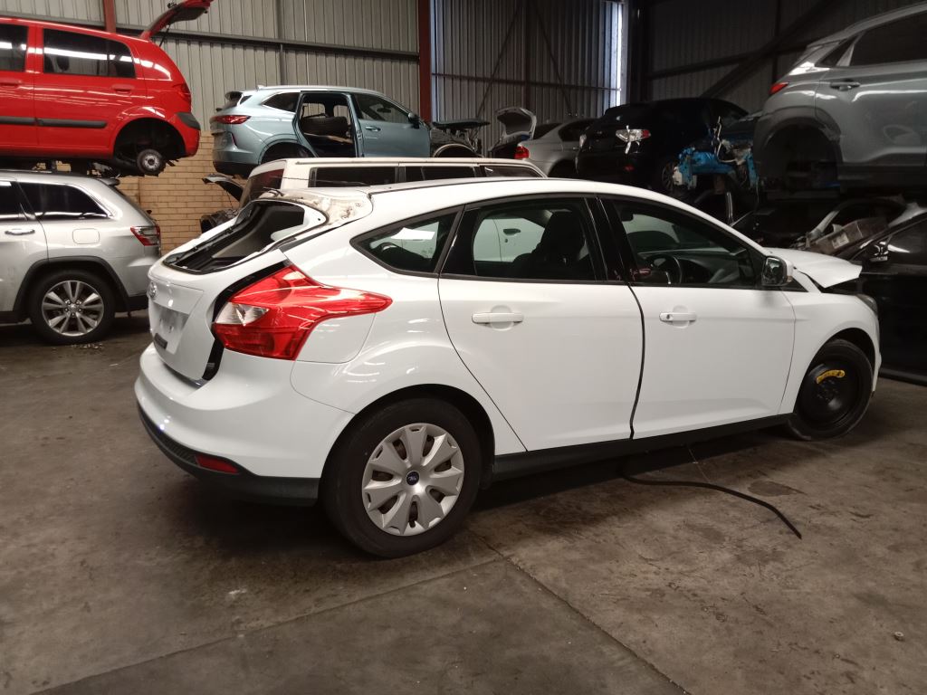 Ford Focus 2013 White Wrecking