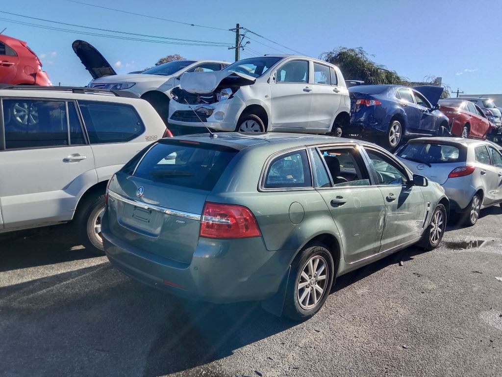 Holden Commodore evoke 2015 Grey Wrecking