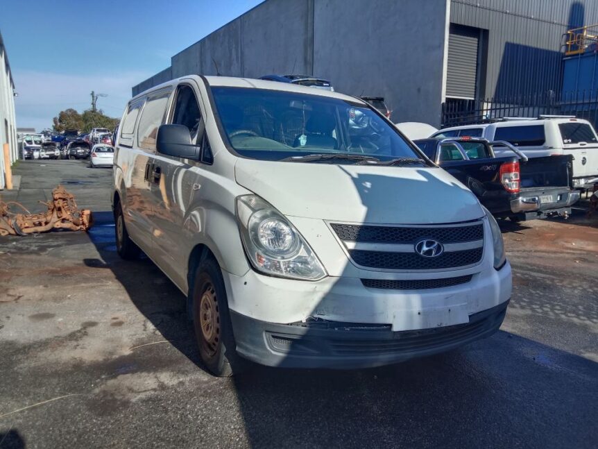 Hyundai iload 2010 White Wrecking
