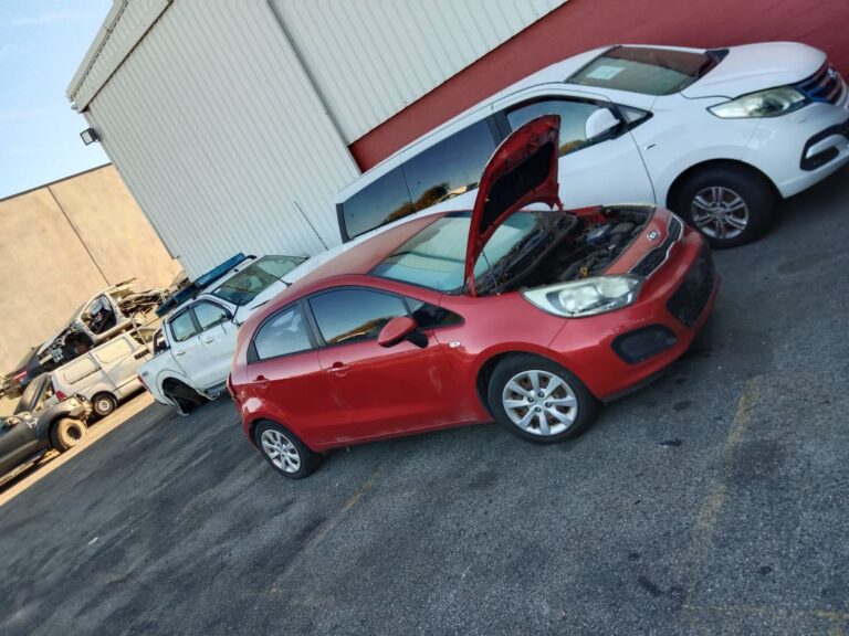 Kia Rio 2012 Red Wrecking